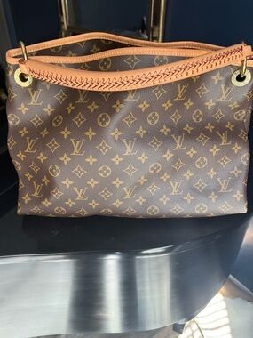 Louis Vuitton Artsy bag